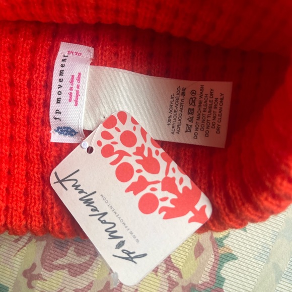 NWT Free People Beanie - Picture 2 of 4